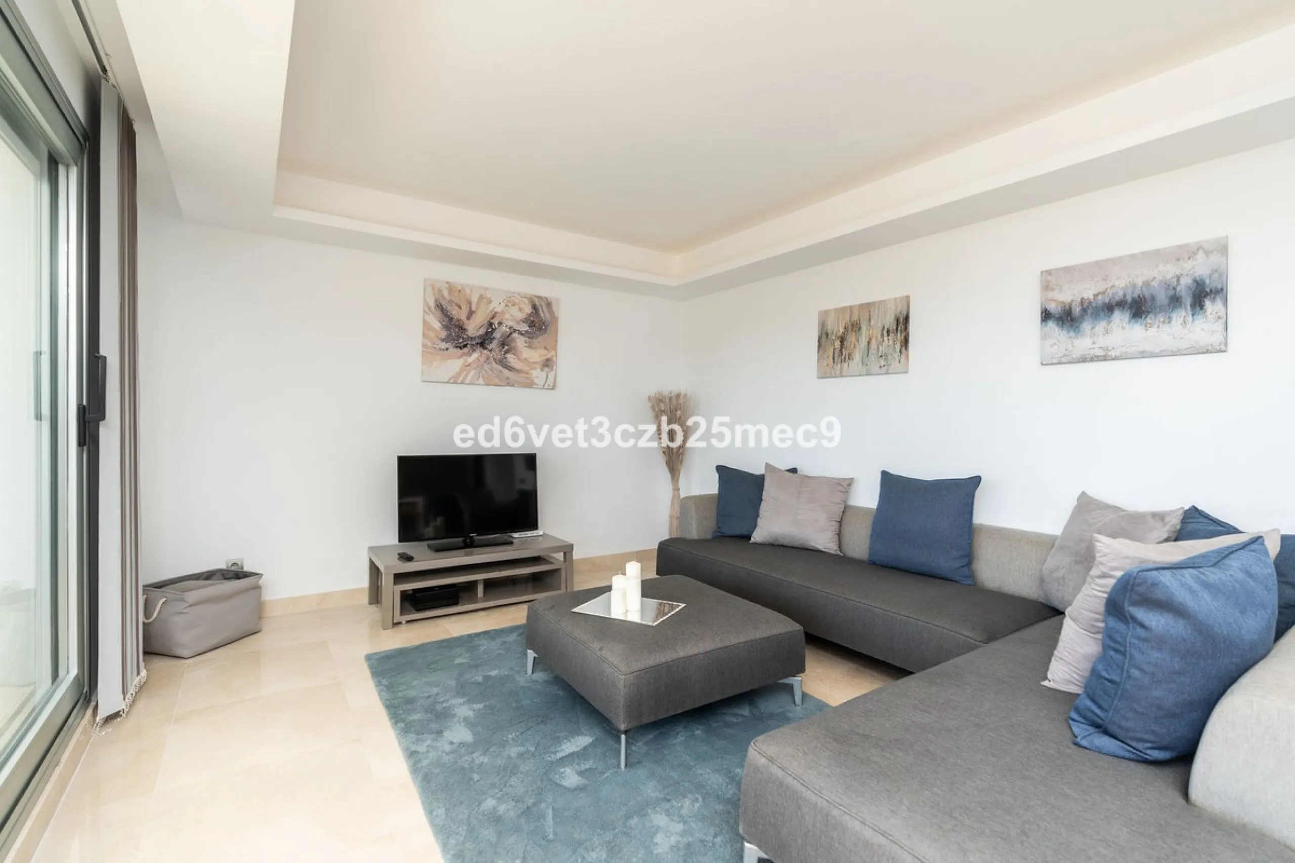 Apartment - Ground Floor Apartment в продаже в Benahavís, Málaga. В доме 3 спален и 2 ванных комнат. Площадь дома 107 м²