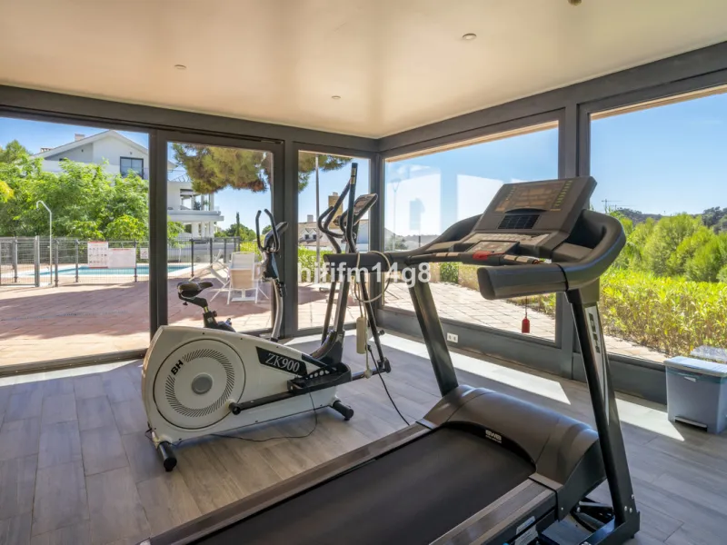 This stunning 2-bedroom duplex penthouse for sale in Ocean Hills, Estepona offers modern, luxurious living with breathtaking panoramic views of the Mediterranean Sea, the surrounding mountains, and the protected natural park that borders the community. Si