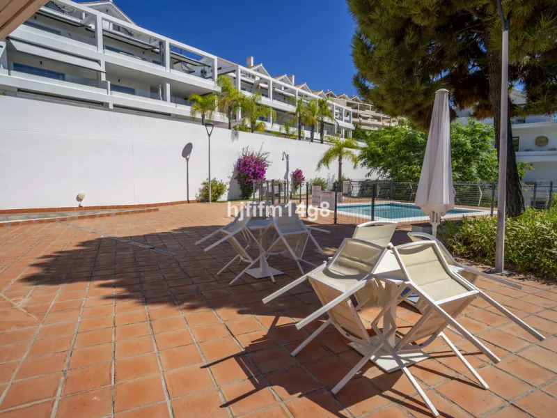 This stunning 2-bedroom duplex penthouse for sale in Ocean Hills, Estepona offers modern, luxurious living with breathtaking panoramic views of the Mediterranean Sea, the surrounding mountains, and the protected natural park that borders the community. Si
