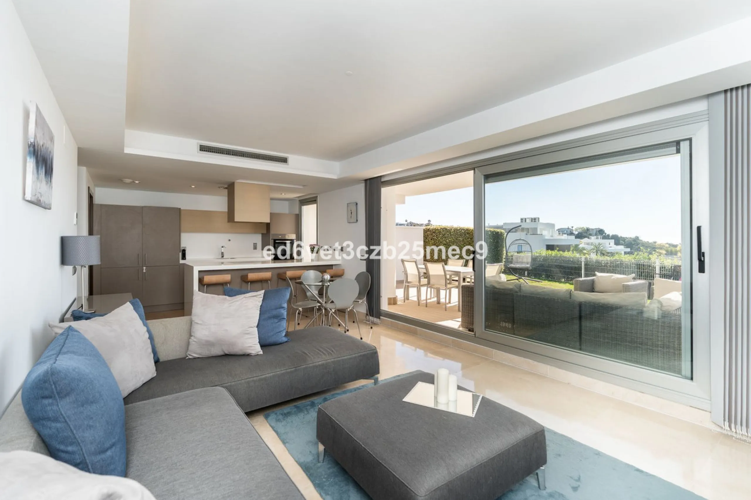 Apartment - Ground Floor Apartment в продаже в Benahavís, Málaga. В доме 3 спален и 2 ванных комнат. Площадь дома 107 м²