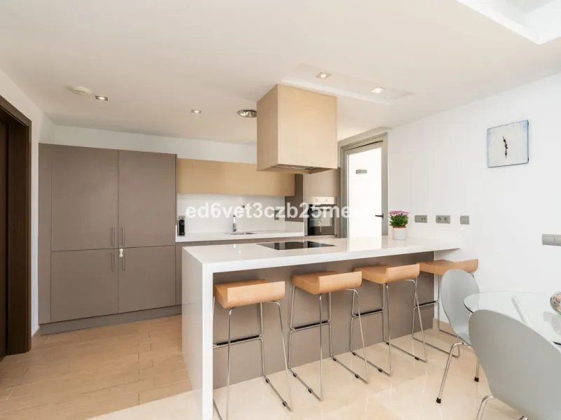 Apartment - Ground Floor Apartment в продаже в Benahavís, Málaga. В доме 3 спален и 2 ванных комнат. Площадь дома 107 м²