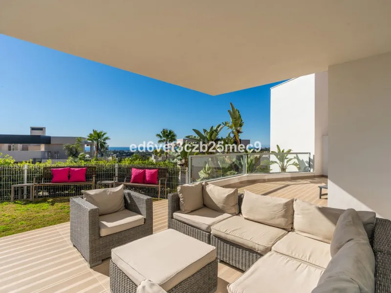 Apartment - Ground Floor Apartment в продаже в Benahavís, Málaga. В доме 3 спален и 2 ванных комнат. Площадь дома 107 м²