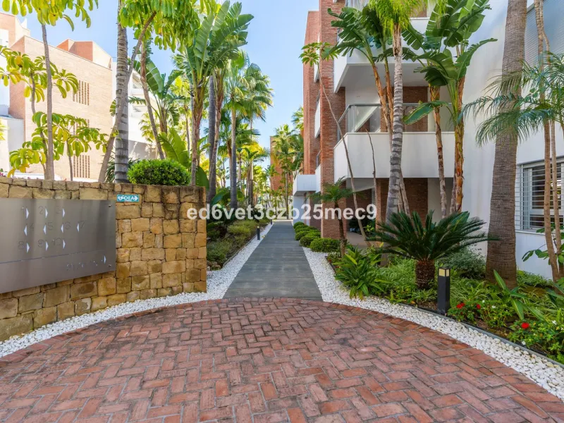 Apartment - Ground Floor Apartment в продаже в Benahavís, Málaga. В доме 3 спален и 2 ванных комнат. Площадь дома 107 м²