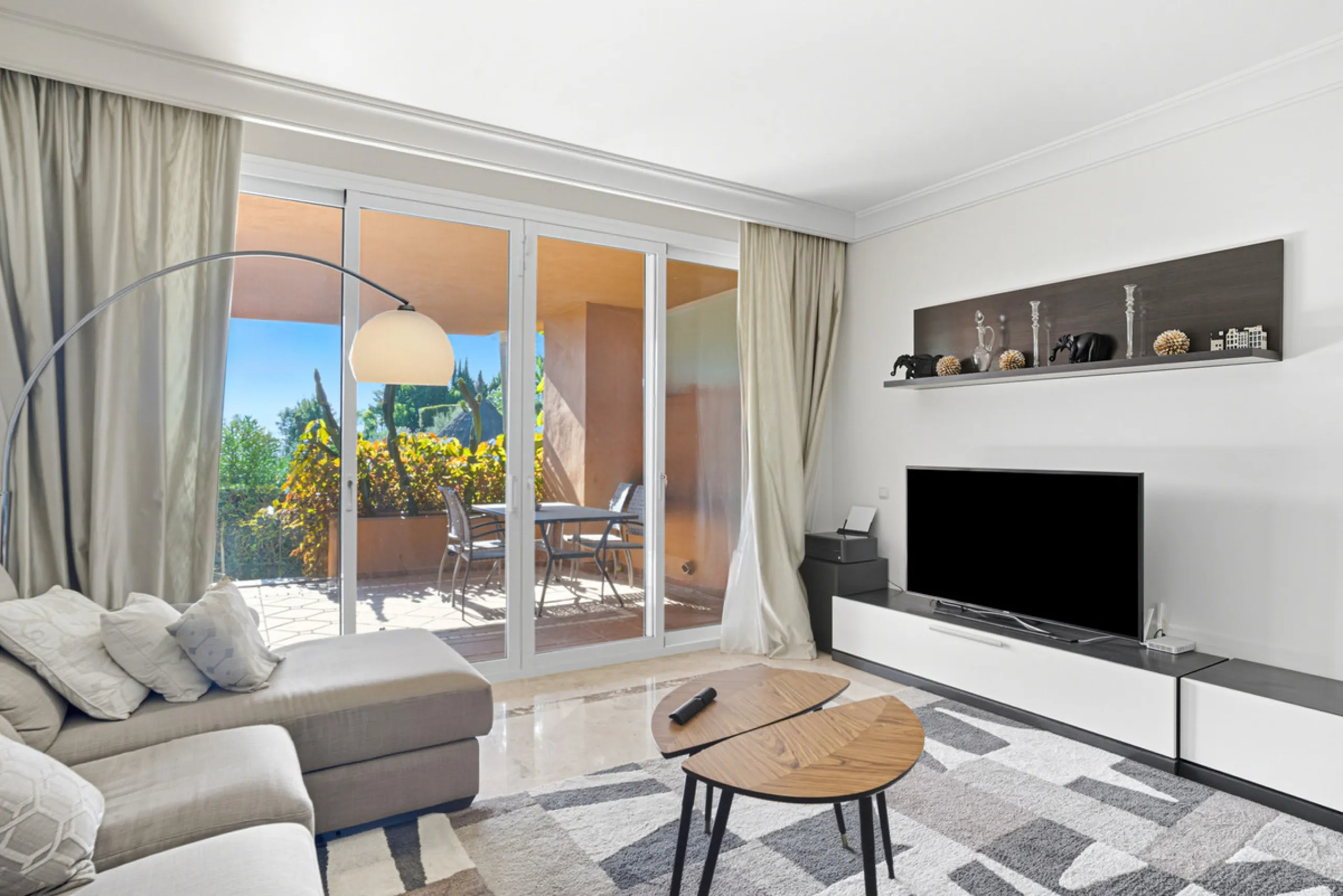Elegant ground-floor apartment located in one of the most exclusive and peaceful developments in Nueva Andalucía. This carefully maintained property offers the perfect blend of comfort, privacy, and Mediterranean charm. It features two spacious bedrooms a