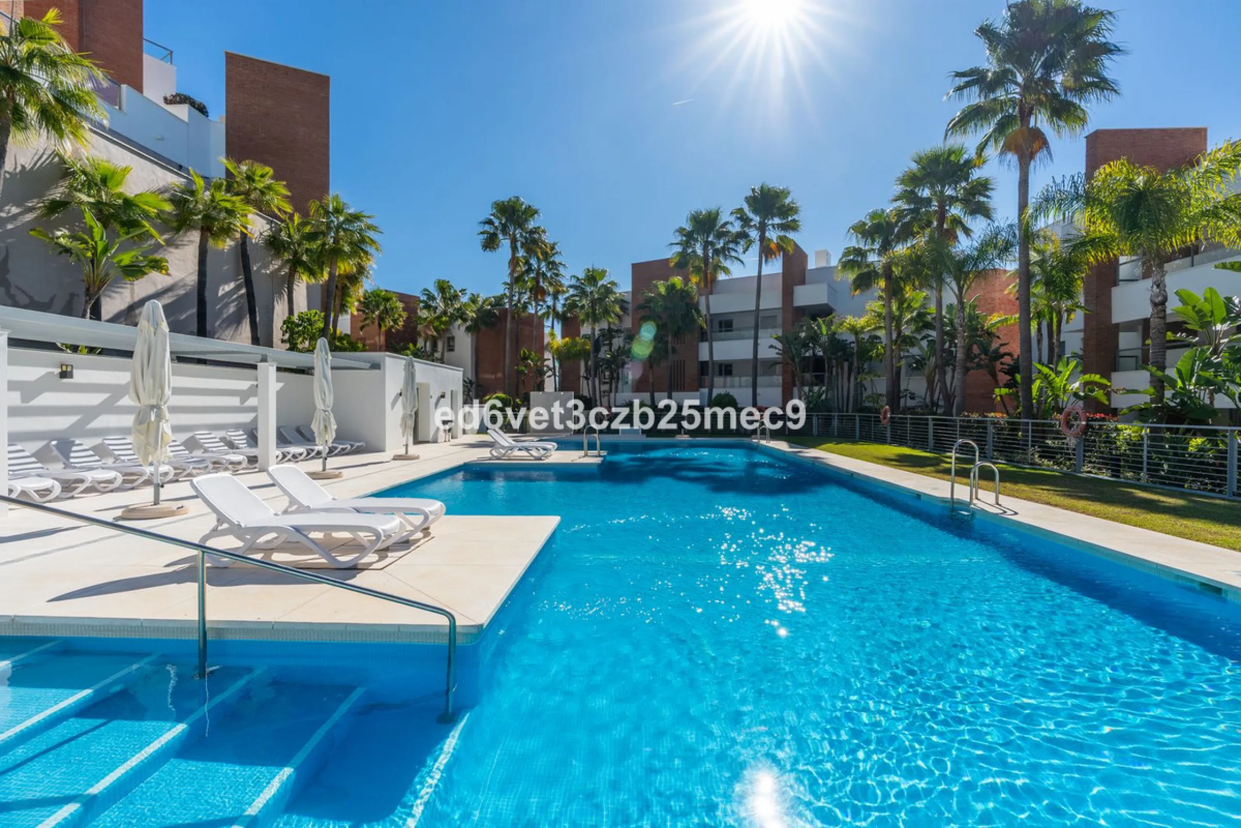 Apartment - Ground Floor Apartment в продаже в Benahavís, Málaga. В доме 3 спален и 2 ванных комнат. Площадь дома 107 м²