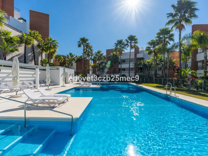 Apartment - Ground Floor Apartment в продаже в Benahavís, Málaga. В доме 3 спален и 2 ванных комнат. Площадь дома 107 м²