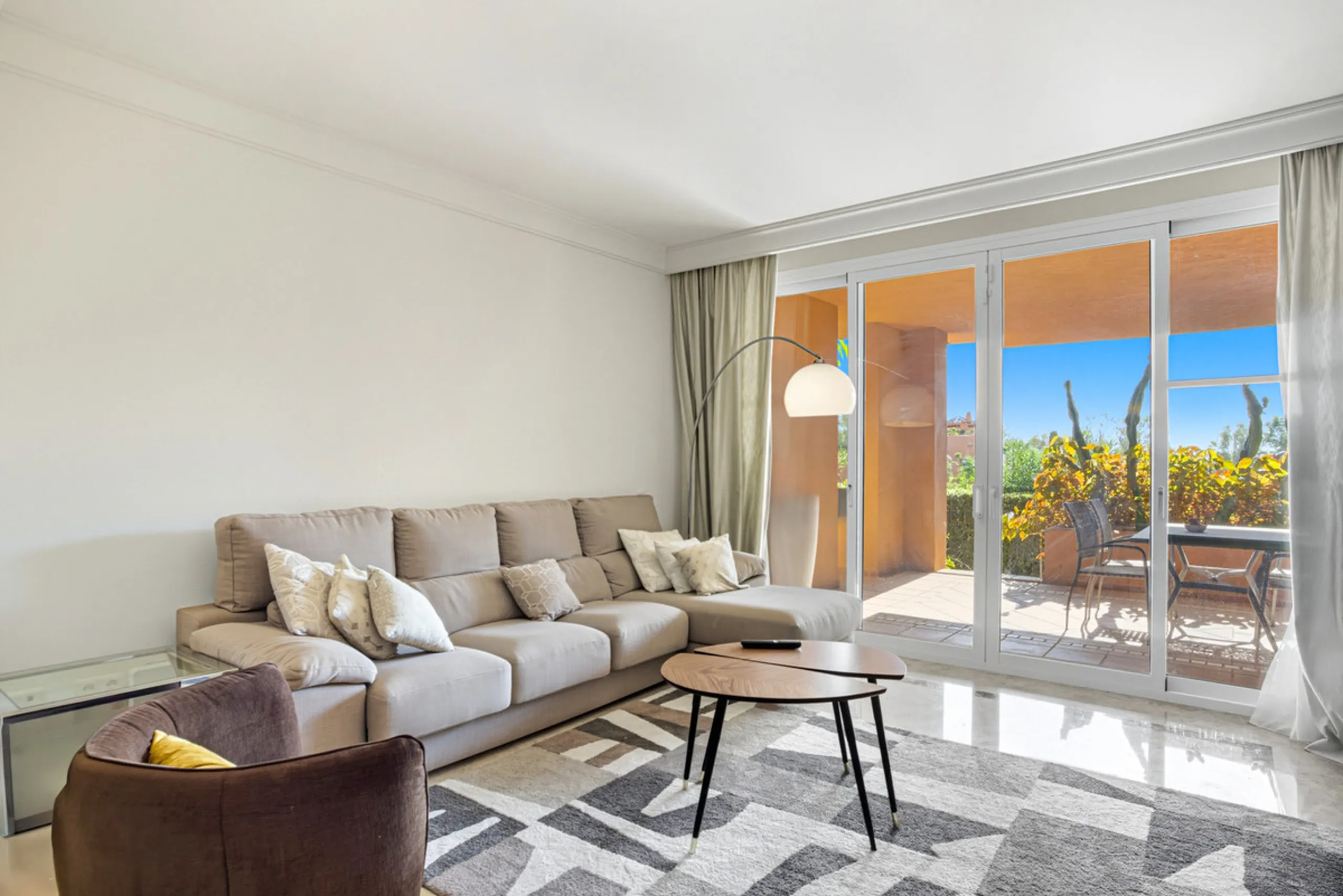 Elegant ground-floor apartment located in one of the most exclusive and peaceful developments in Nueva Andalucía. This carefully maintained property offers the perfect blend of comfort, privacy, and Mediterranean charm. It features two spacious bedrooms a