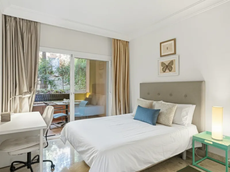 Elegant ground-floor apartment located in one of the most exclusive and peaceful developments in Nueva Andalucía. This carefully maintained property offers the perfect blend of comfort, privacy, and Mediterranean charm. It features two spacious bedrooms a