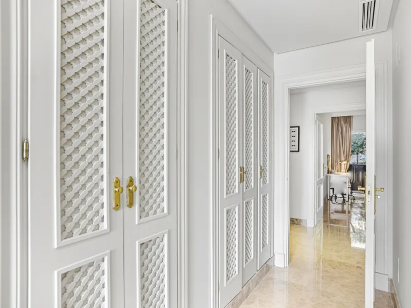 Elegant ground-floor apartment located in one of the most exclusive and peaceful developments in Nueva Andalucía. This carefully maintained property offers the perfect blend of comfort, privacy, and Mediterranean charm. It features two spacious bedrooms a