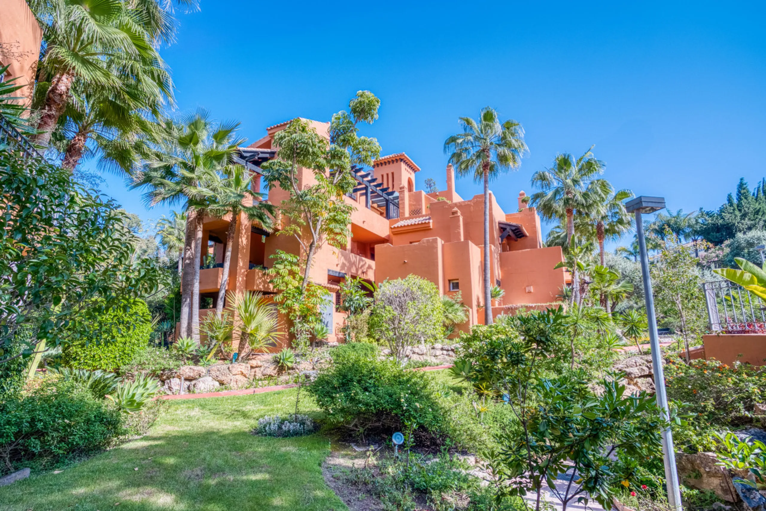 Elegant ground-floor apartment located in one of the most exclusive and peaceful developments in Nueva Andalucía. This carefully maintained property offers the perfect blend of comfort, privacy, and Mediterranean charm. It features two spacious bedrooms a