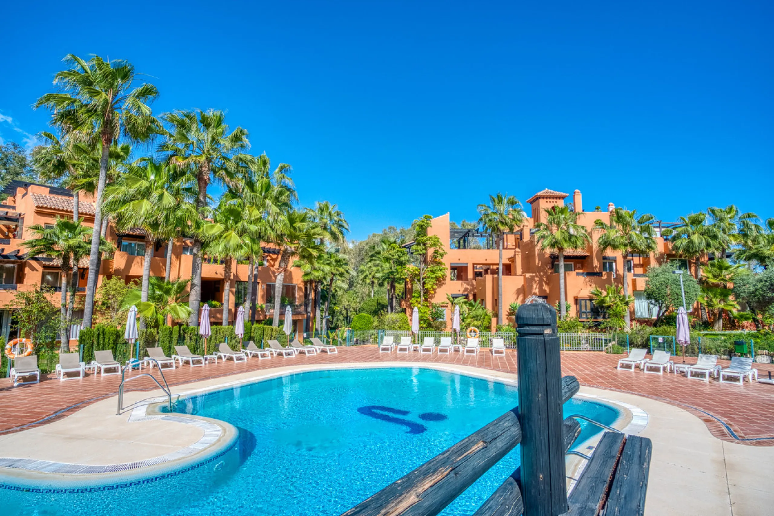 Elegant ground-floor apartment located in one of the most exclusive and peaceful developments in Nueva Andalucía. This carefully maintained property offers the perfect blend of comfort, privacy, and Mediterranean charm. It features two spacious bedrooms a