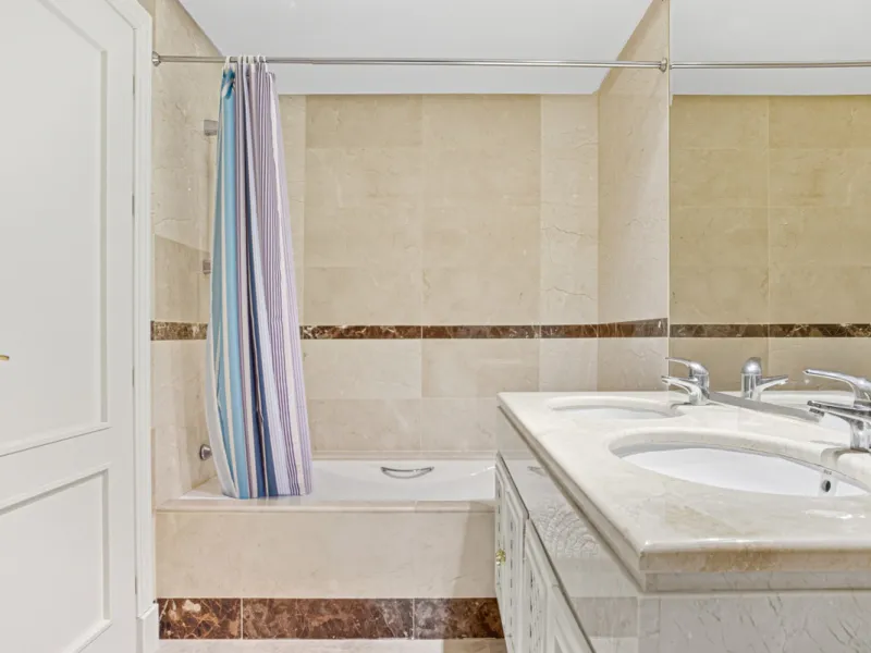 Elegant ground-floor apartment located in one of the most exclusive and peaceful developments in Nueva Andalucía. This carefully maintained property offers the perfect blend of comfort, privacy, and Mediterranean charm. It features two spacious bedrooms a
