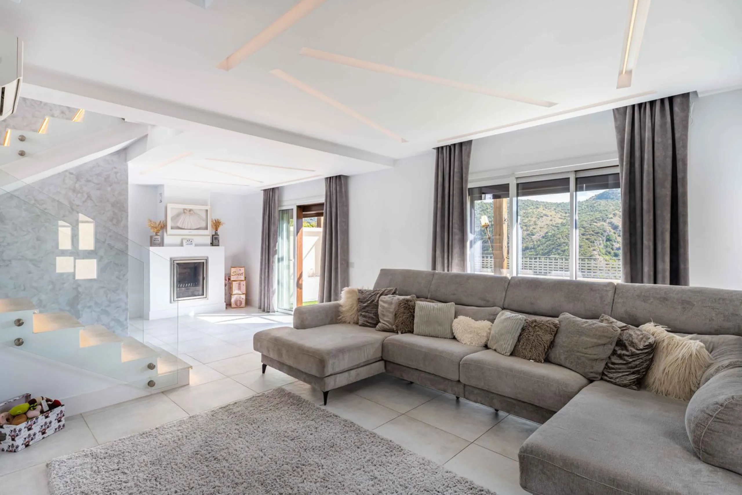 House - Townhouse в продаже в Benahavís, Málaga. В доме 4 спален и 4 ванных комнат. Площадь дома 287 м²