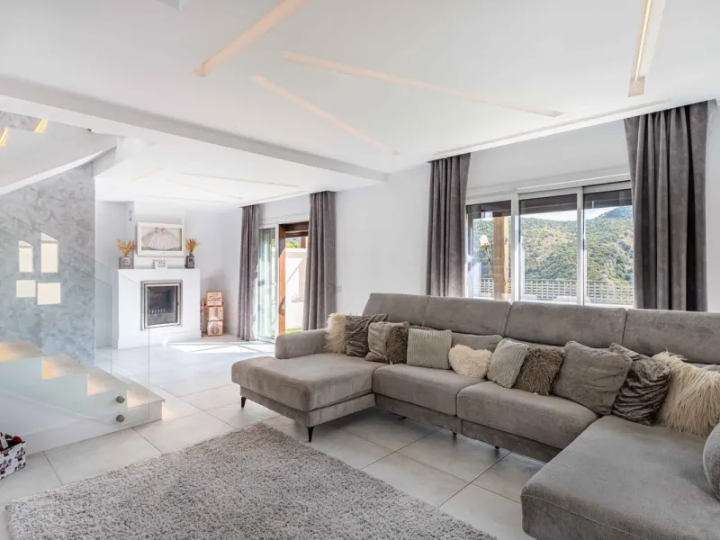 House - Townhouse в продаже в Benahavís, Málaga. В доме 4 спален и 4 ванных комнат. Площадь дома 287 м²