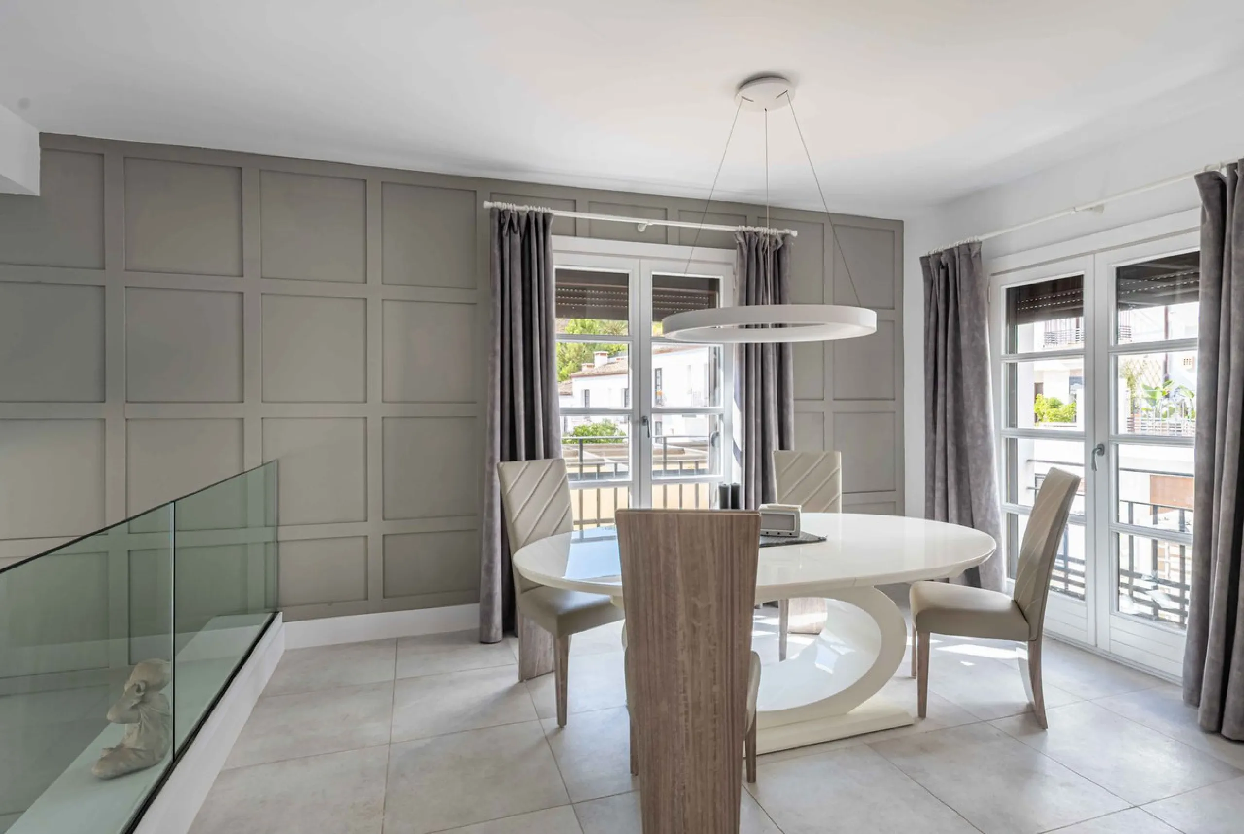 House - Townhouse в продаже в Benahavís, Málaga. В доме 4 спален и 4 ванных комнат. Площадь дома 287 м²