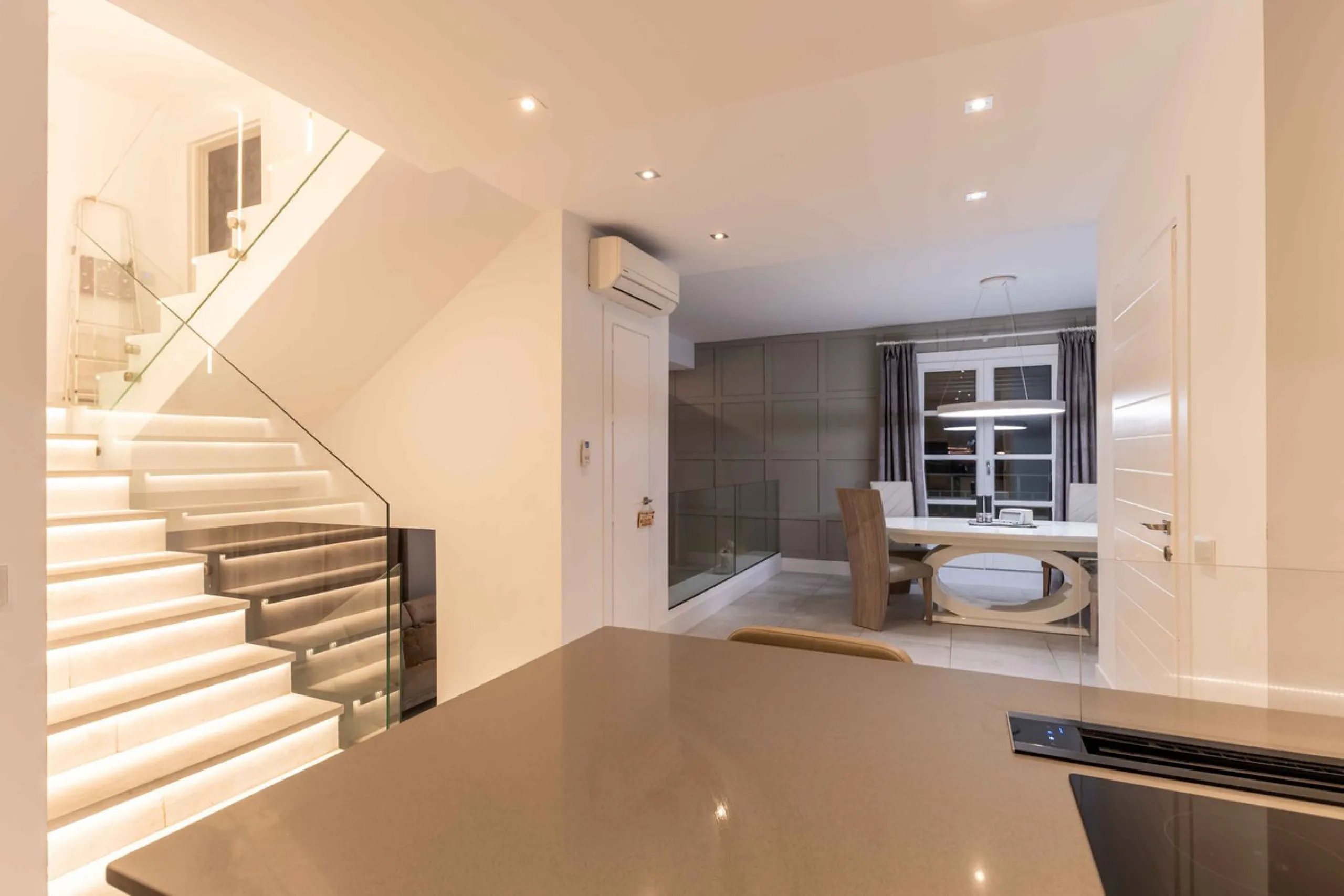 House - Townhouse в продаже в Benahavís, Málaga. В доме 4 спален и 4 ванных комнат. Площадь дома 287 м²
