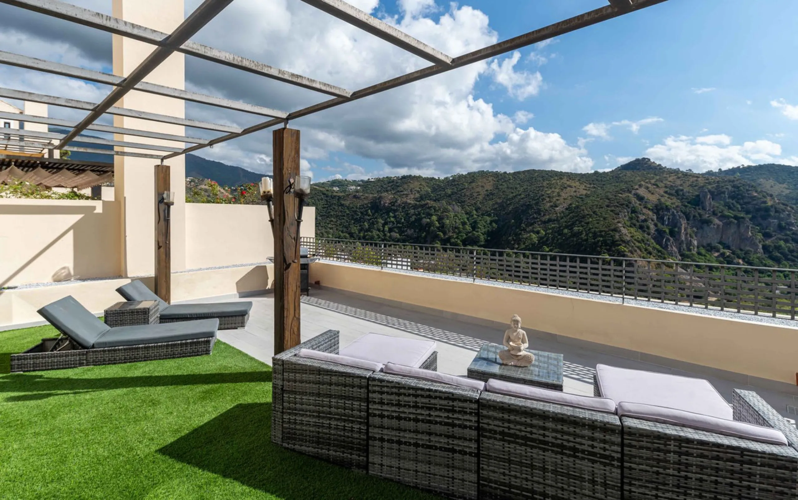 House - Townhouse в продаже в Benahavís, Málaga. В доме 4 спален и 4 ванных комнат. Площадь дома 287 м²