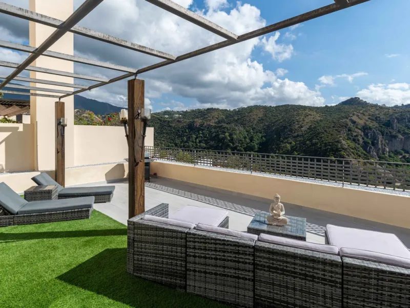 House - Townhouse в продаже в Benahavís, Málaga. В доме 4 спален и 4 ванных комнат. Площадь дома 287 м²