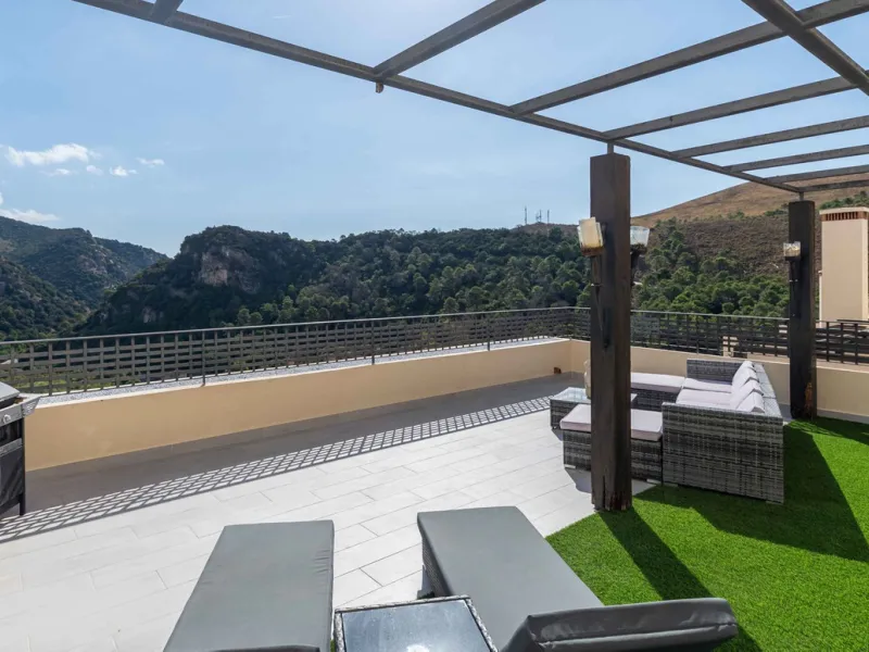 House - Townhouse в продаже в Benahavís, Málaga. В доме 4 спален и 4 ванных комнат. Площадь дома 287 м²
