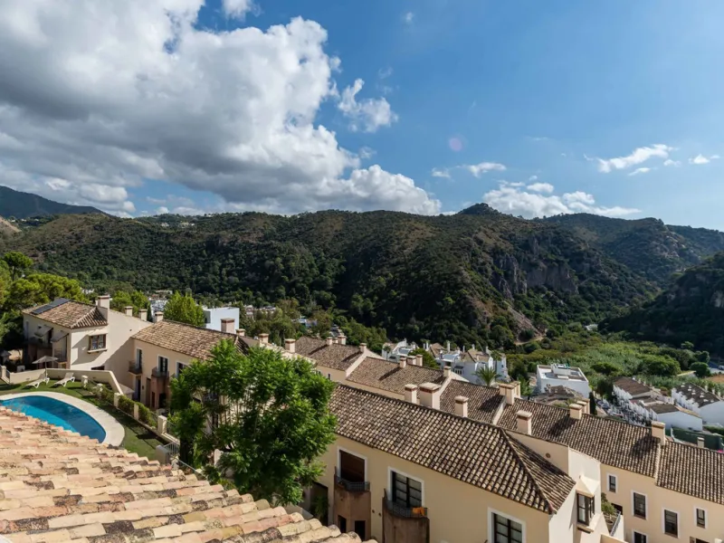 House - Townhouse в продаже в Benahavís, Málaga. В доме 4 спален и 4 ванных комнат. Площадь дома 287 м²