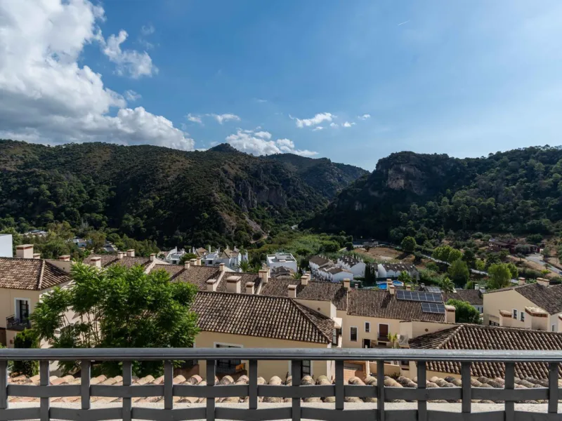 House - Townhouse в продаже в Benahavís, Málaga. В доме 4 спален и 4 ванных комнат. Площадь дома 287 м²