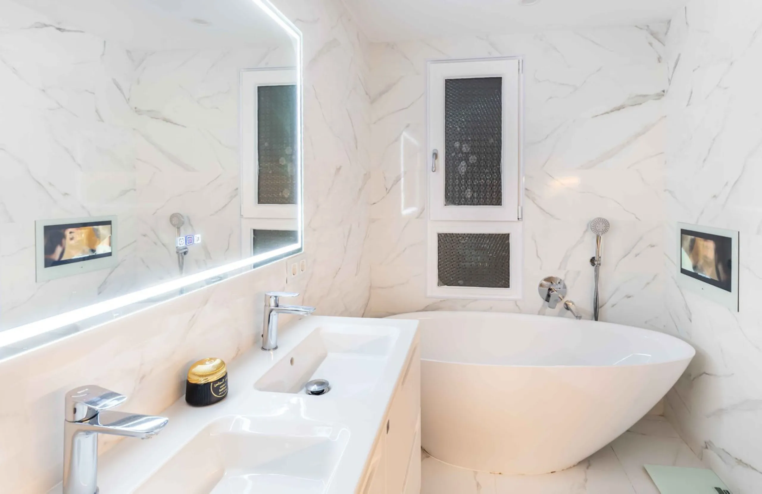 House - Townhouse в продаже в Benahavís, Málaga. В доме 4 спален и 4 ванных комнат. Площадь дома 287 м²