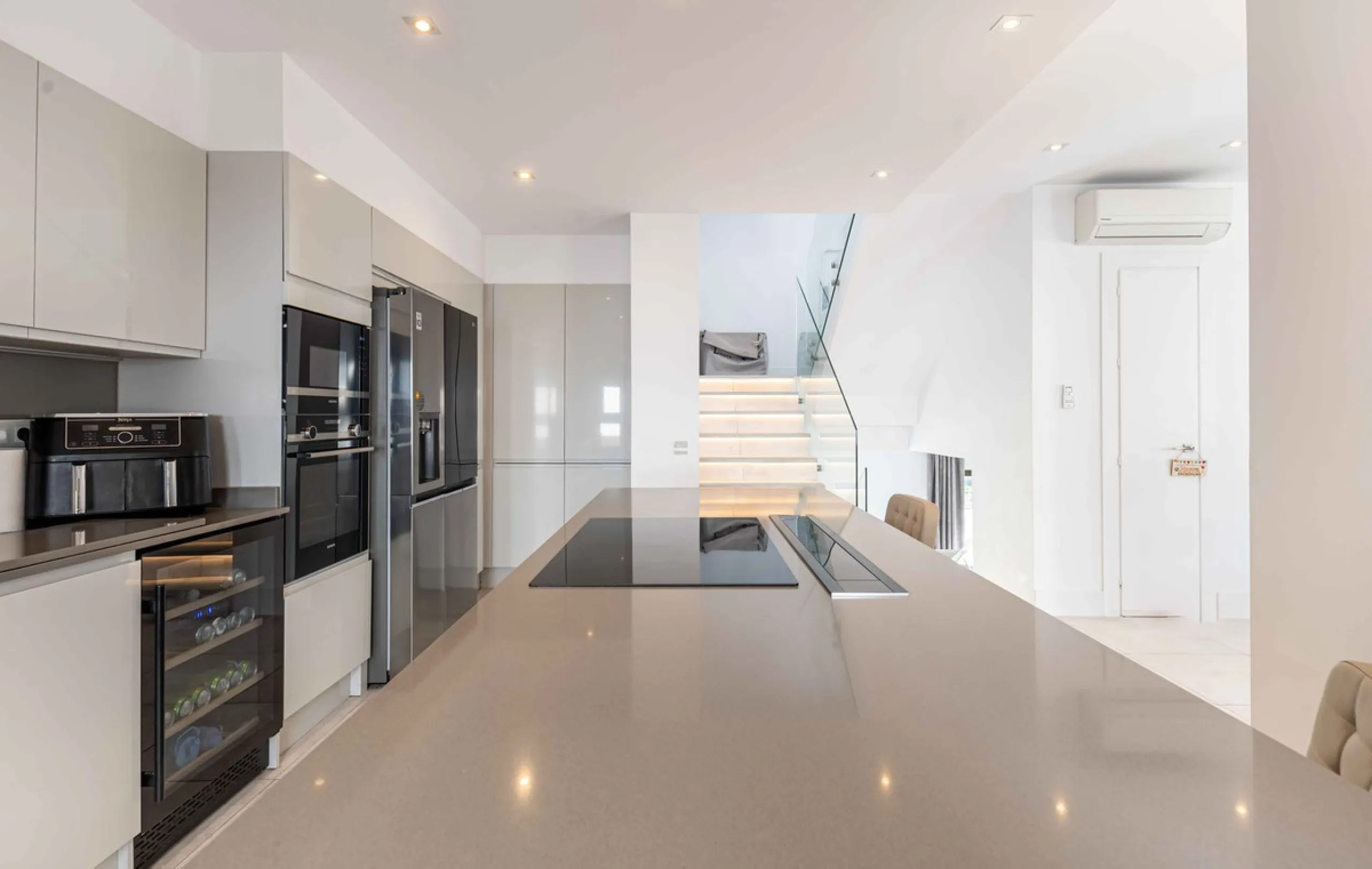 House - Townhouse в продаже в Benahavís, Málaga. В доме 4 спален и 4 ванных комнат. Площадь дома 287 м²