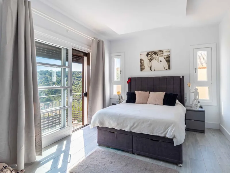 House - Townhouse в продаже в Benahavís, Málaga. В доме 4 спален и 4 ванных комнат. Площадь дома 287 м²