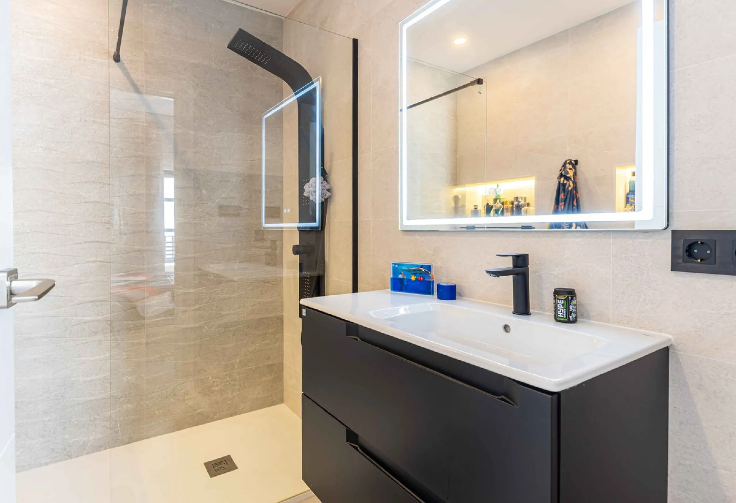 House - Townhouse в продаже в Benahavís, Málaga. В доме 4 спален и 4 ванных комнат. Площадь дома 287 м²