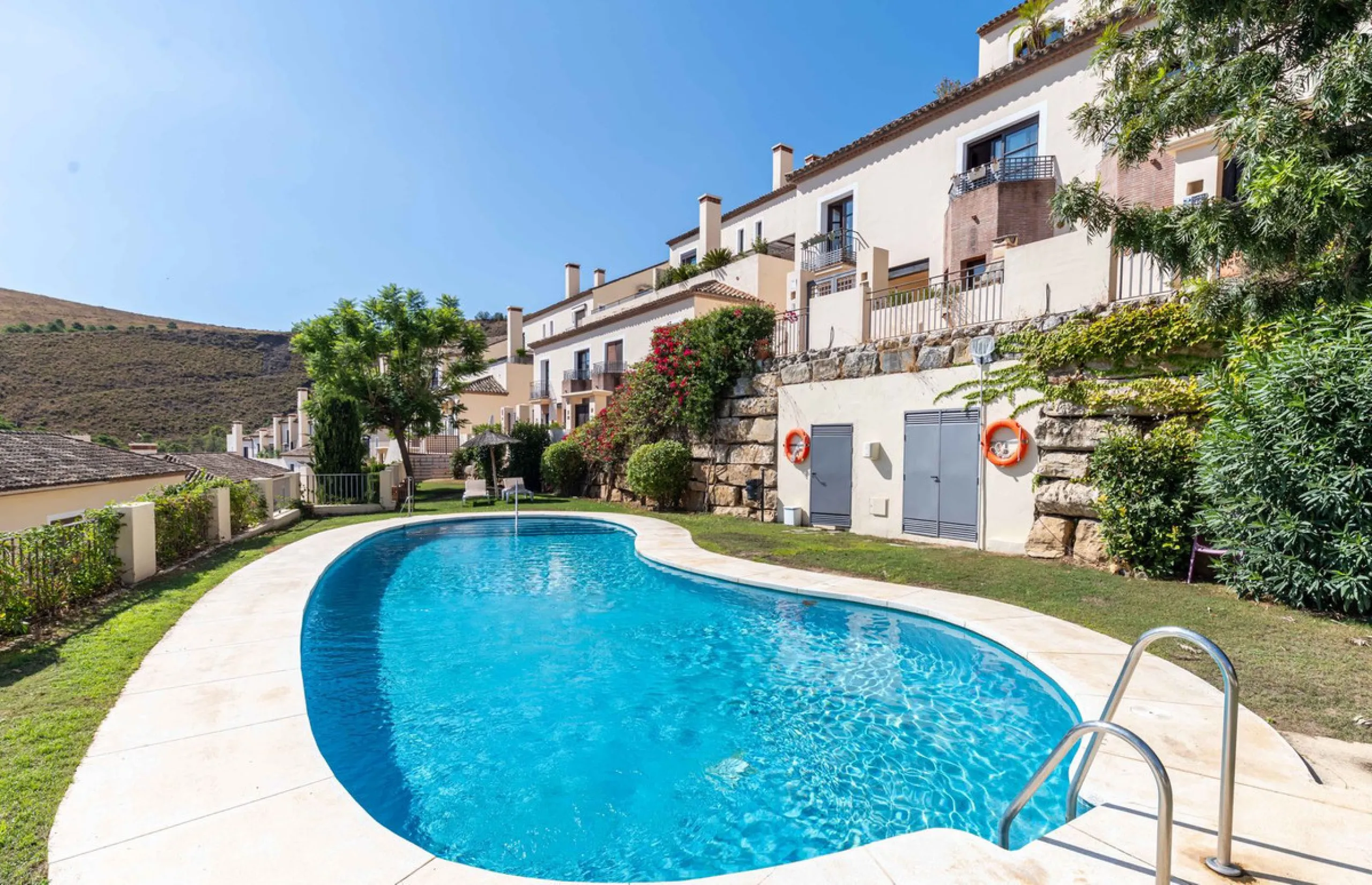House - Townhouse в продаже в Benahavís, Málaga. В доме 4 спален и 4 ванных комнат. Площадь дома 287 м²