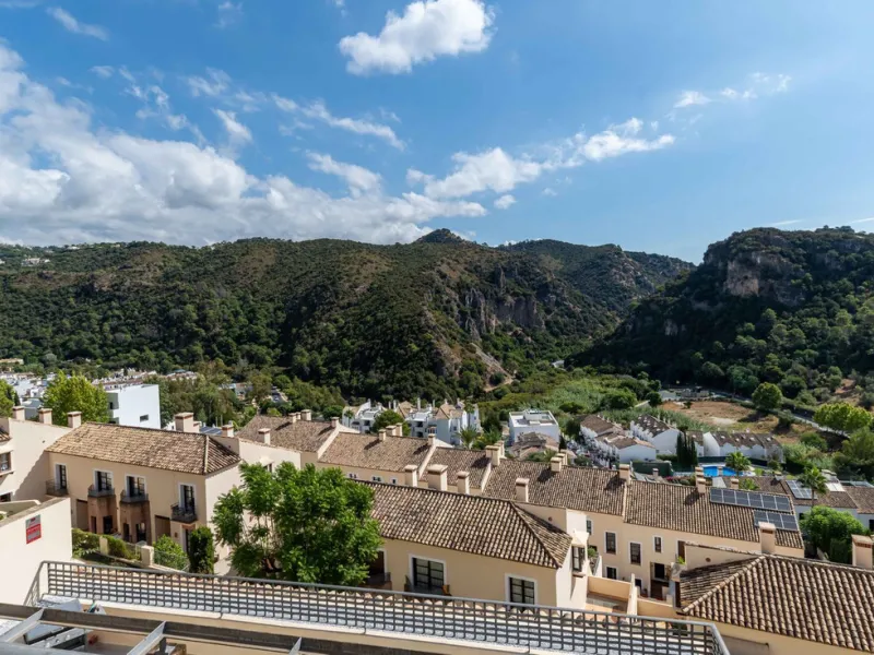 House - Townhouse в продаже в Benahavís, Málaga. В доме 4 спален и 4 ванных комнат. Площадь дома 287 м²