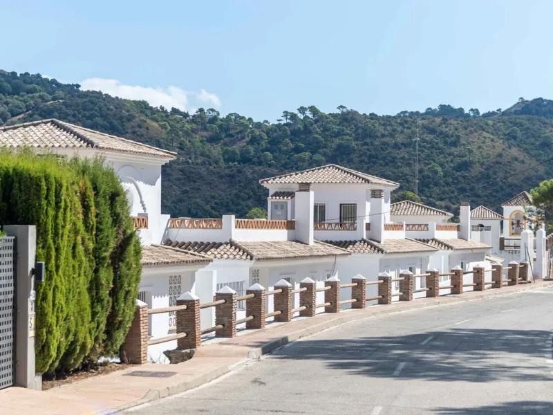 House - Townhouse в продаже в Benahavís, Málaga. В доме 4 спален и 4 ванных комнат. Площадь дома 287 м²