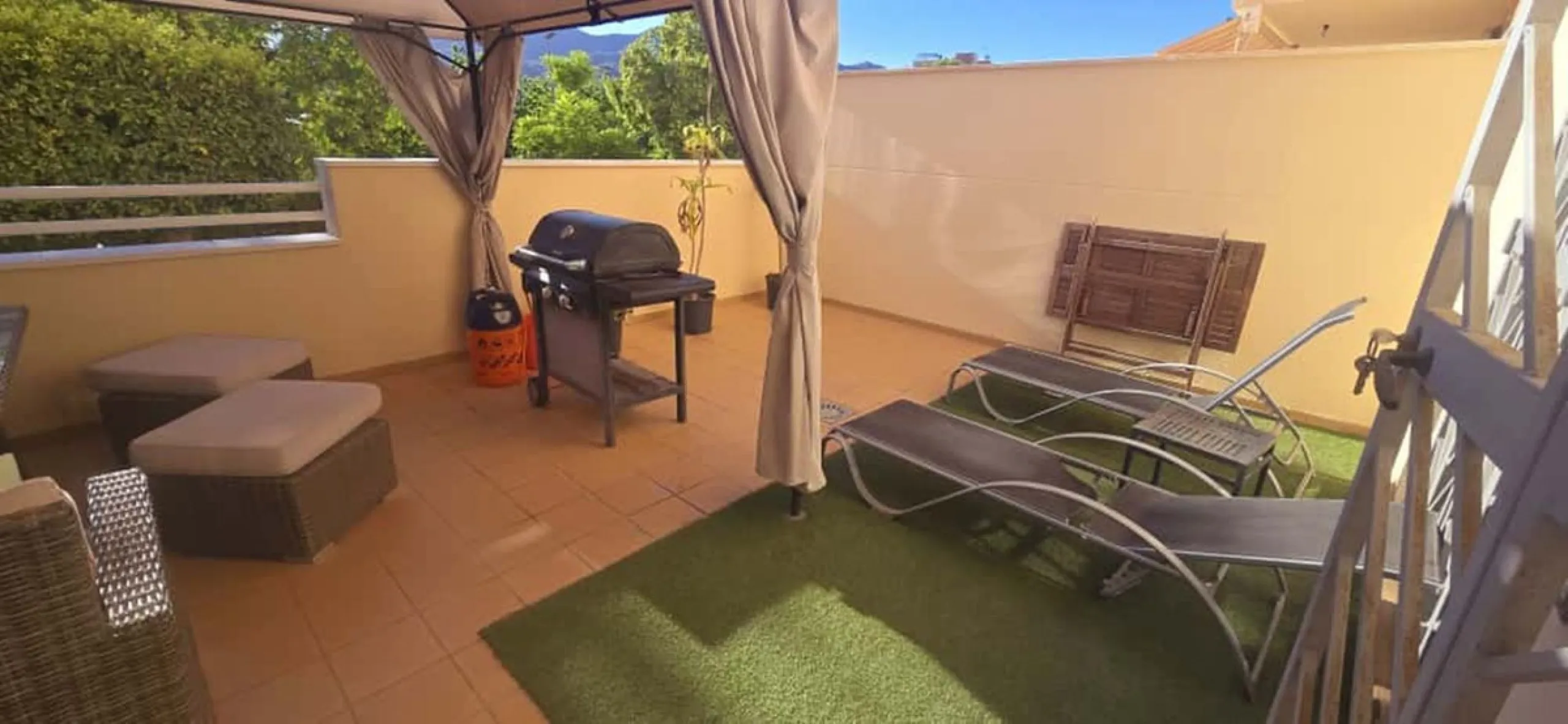 Apartment - Ground Floor Apartment в продаже в Ciudad Jardín, Málaga. В доме 2 спален и 2 ванных комнат. Площадь дома 130 м²