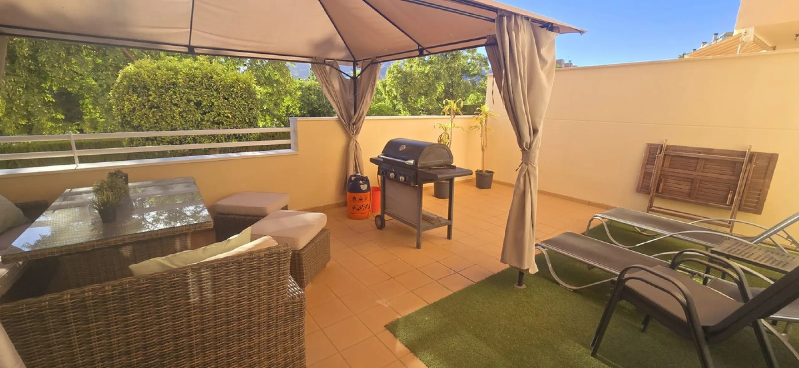 Apartment - Ground Floor Apartment в продаже в Ciudad Jardín, Málaga. В доме 2 спален и 2 ванных комнат. Площадь дома 130 м²