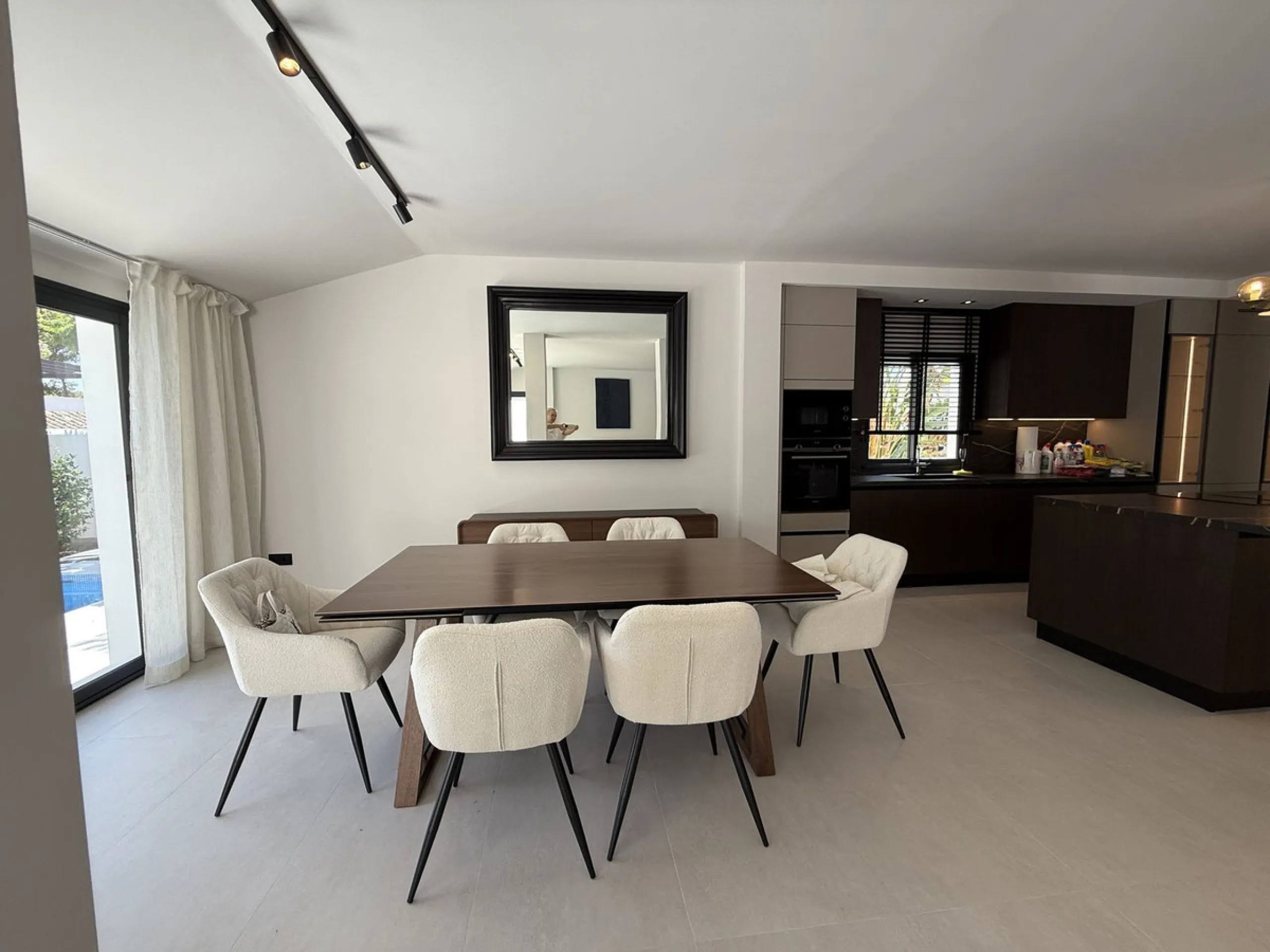 Spectacular 5 bedroom villa, located in the prestigious residential community in Nueva Andalucia, just few steps to Puerto Banus. Surrounded by beautiful villas and with private security, this magnificent property is just 10 minutes' walk from one of the 