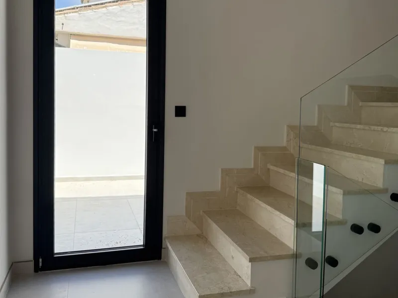 Spectacular 5 bedroom villa, located in the prestigious residential community in Nueva Andalucia, just few steps to Puerto Banus. Surrounded by beautiful villas and with private security, this magnificent property is just 10 minutes' walk from one of the 