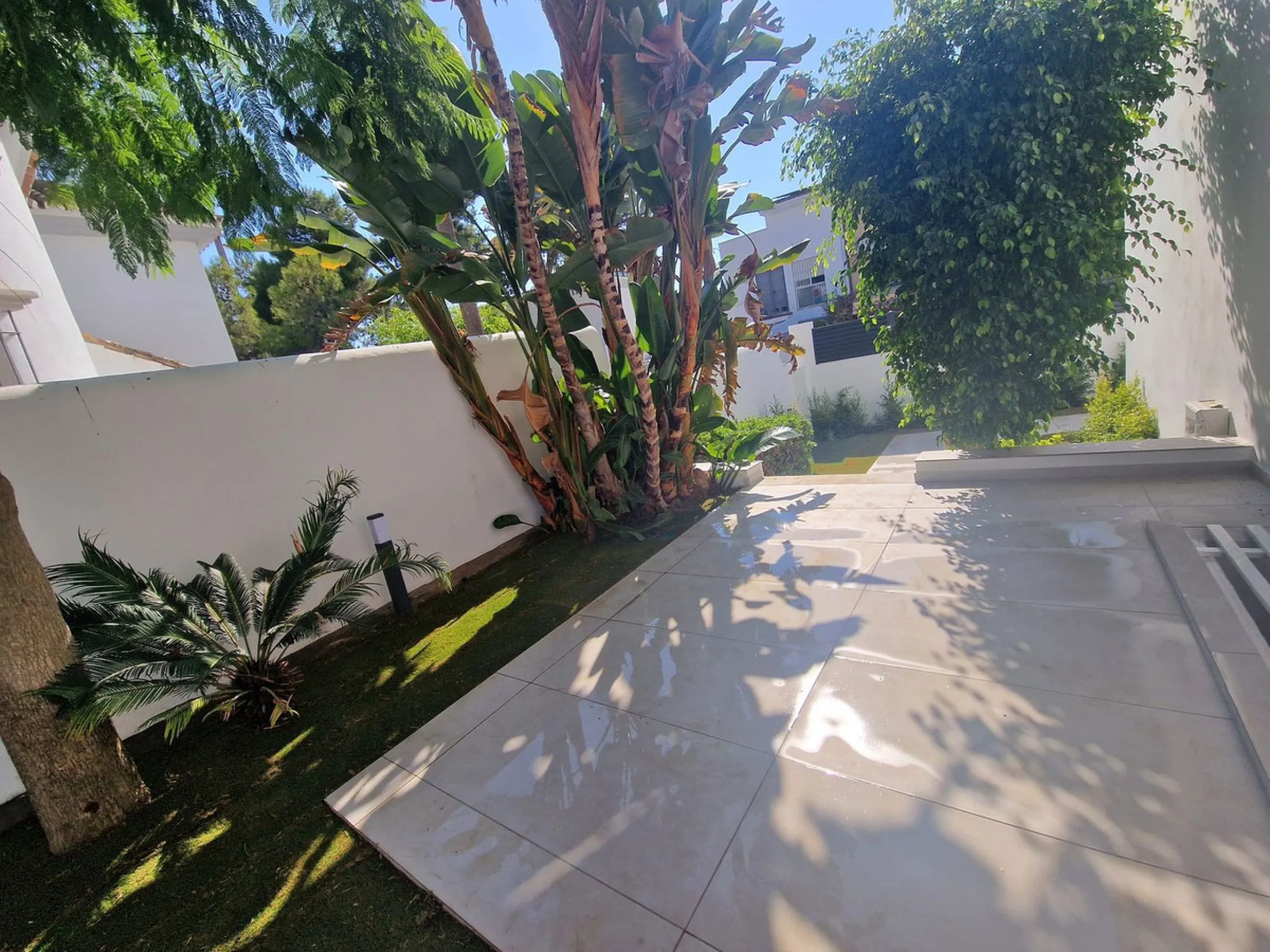 Spectacular 5 bedroom villa, located in the prestigious residential community in Nueva Andalucia, just few steps to Puerto Banus. Surrounded by beautiful villas and with private security, this magnificent property is just 10 minutes' walk from one of the 
