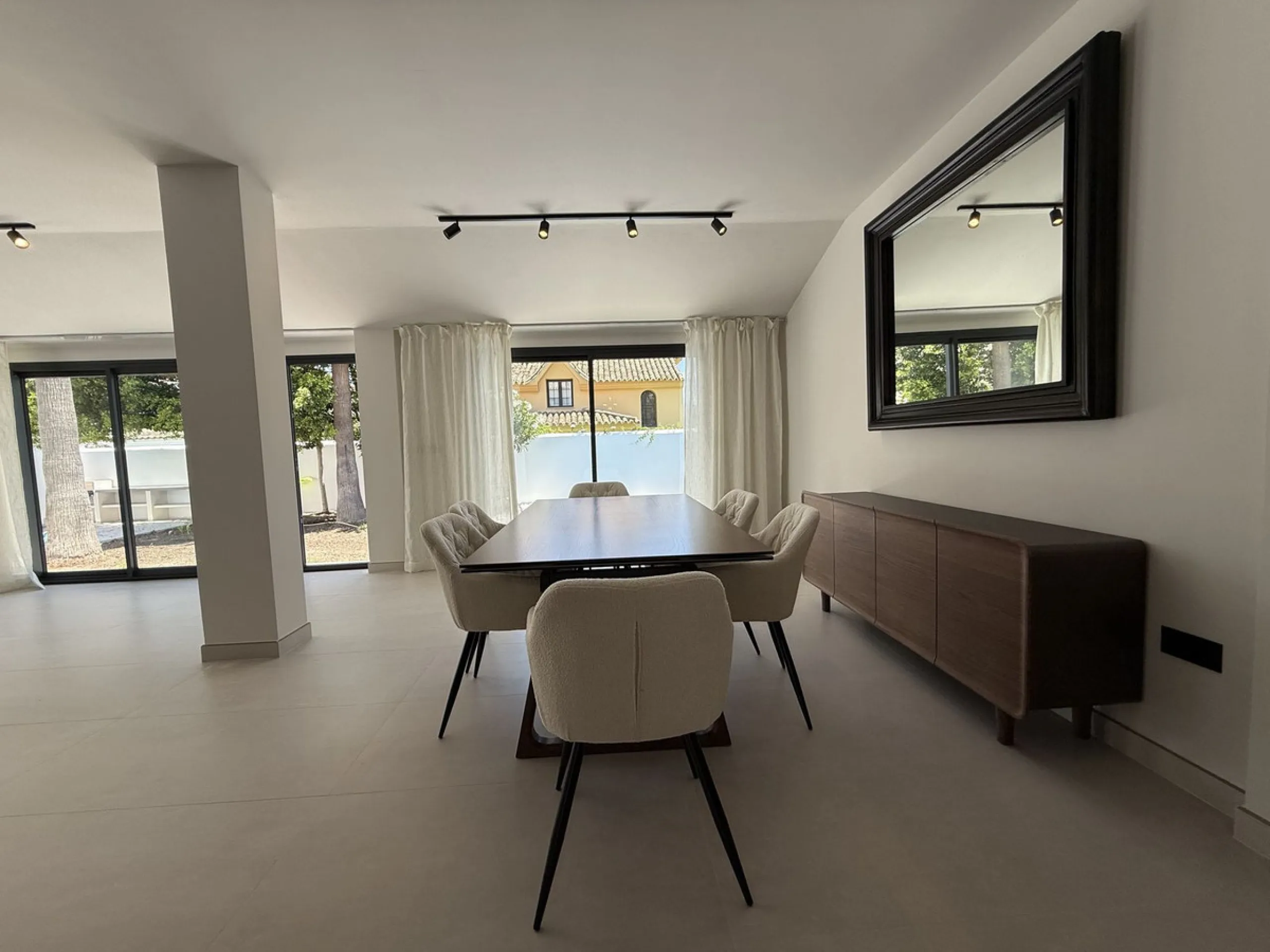 Spectacular 5 bedroom villa, located in the prestigious residential community in Nueva Andalucia, just few steps to Puerto Banus. Surrounded by beautiful villas and with private security, this magnificent property is just 10 minutes' walk from one of the 