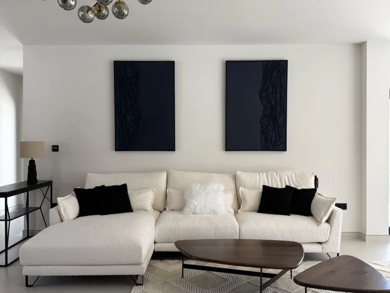 Spectacular 5 bedroom villa, located in the prestigious residential community in Nueva Andalucia, just few steps to Puerto Banus. Surrounded by beautiful villas and with private security, this magnificent property is just 10 minutes' walk from one of the 