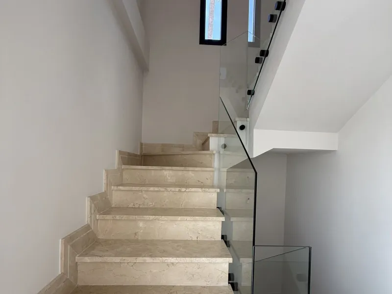 Spectacular 5 bedroom villa, located in the prestigious residential community in Nueva Andalucia, just few steps to Puerto Banus. Surrounded by beautiful villas and with private security, this magnificent property is just 10 minutes' walk from one of the 