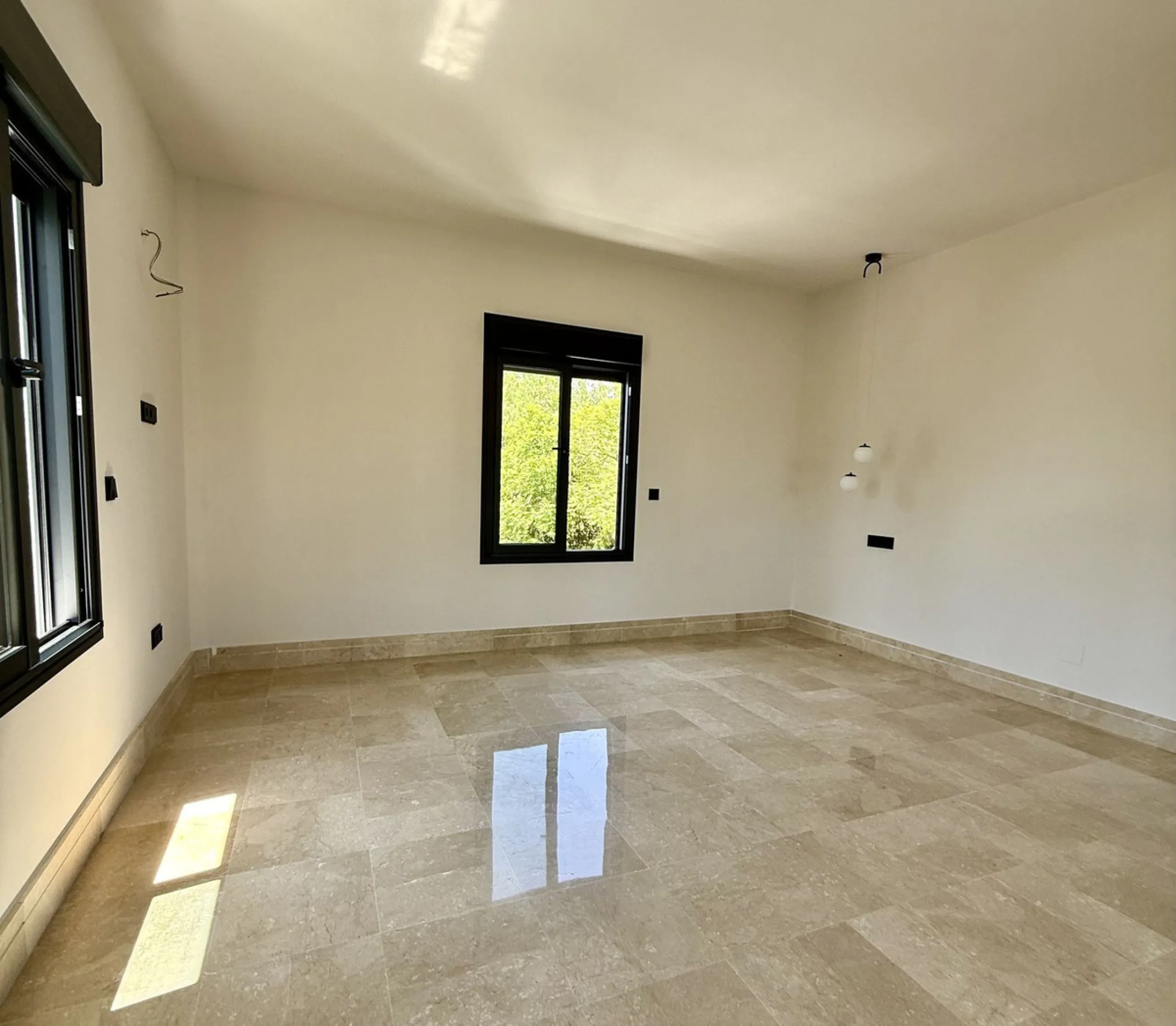 Spectacular 5 bedroom villa, located in the prestigious residential community in Nueva Andalucia, just few steps to Puerto Banus. Surrounded by beautiful villas and with private security, this magnificent property is just 10 minutes' walk from one of the 