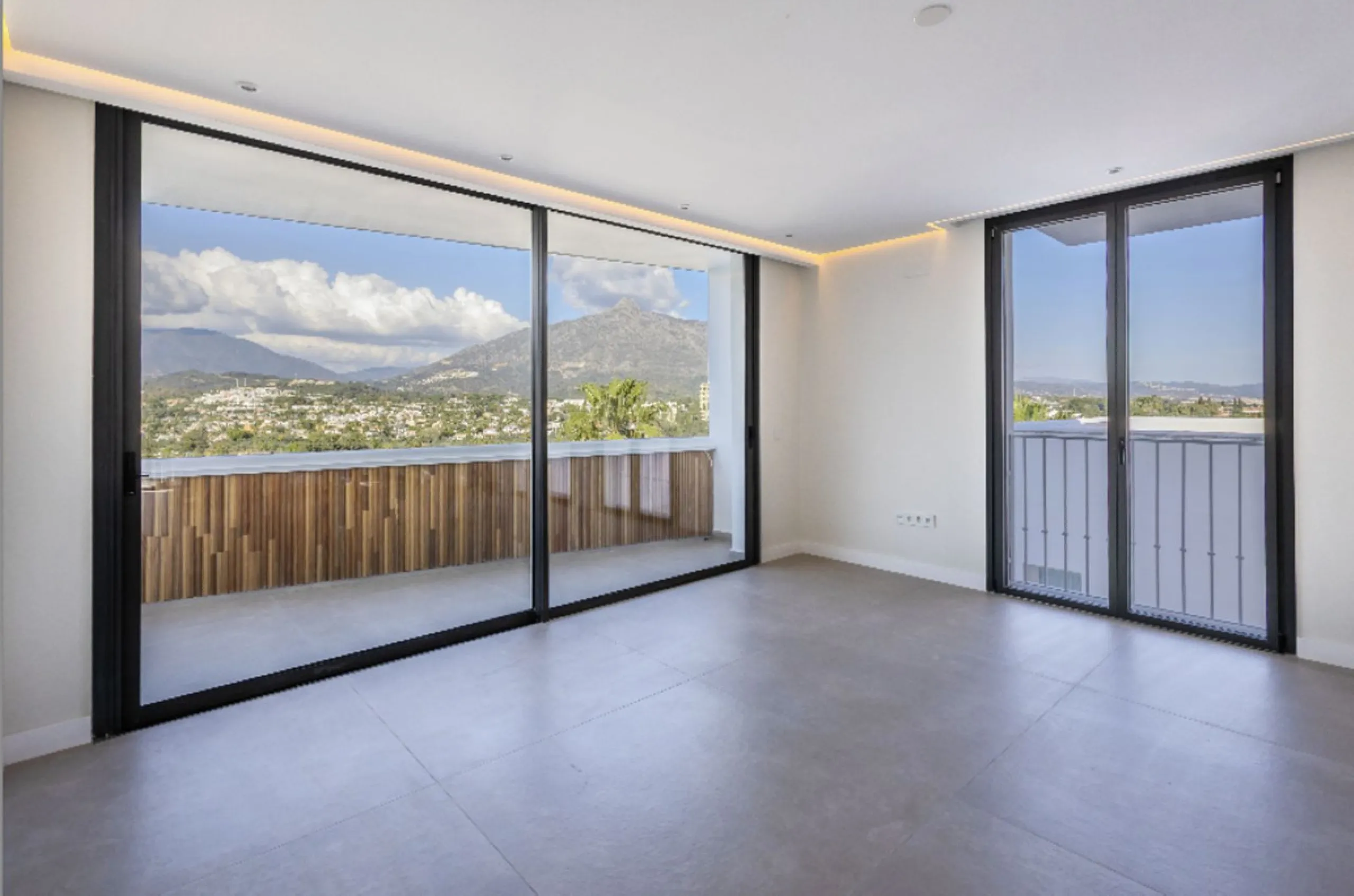 Apartment - Penthouse в продаже в Marbella, Málaga. В доме 2 спален и 2 ванных комнат. Площадь дома 100 м²