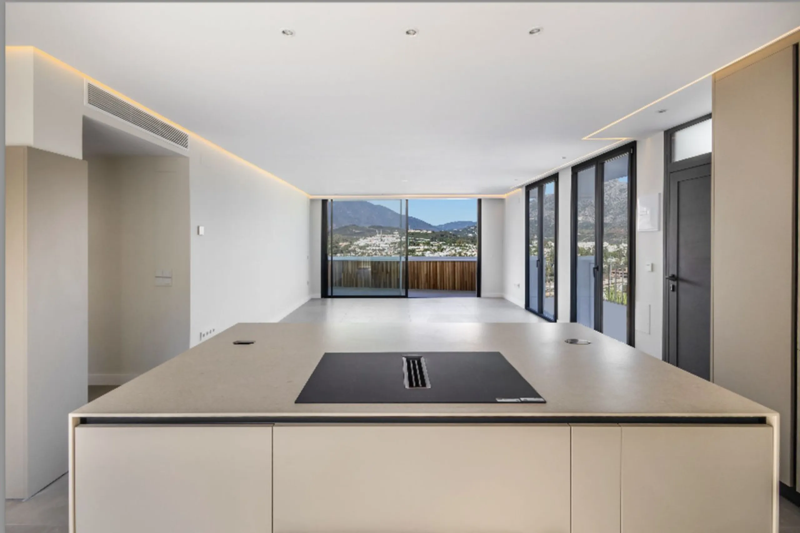Apartment - Penthouse в продаже в Marbella, Málaga. В доме 2 спален и 2 ванных комнат. Площадь дома 100 м²