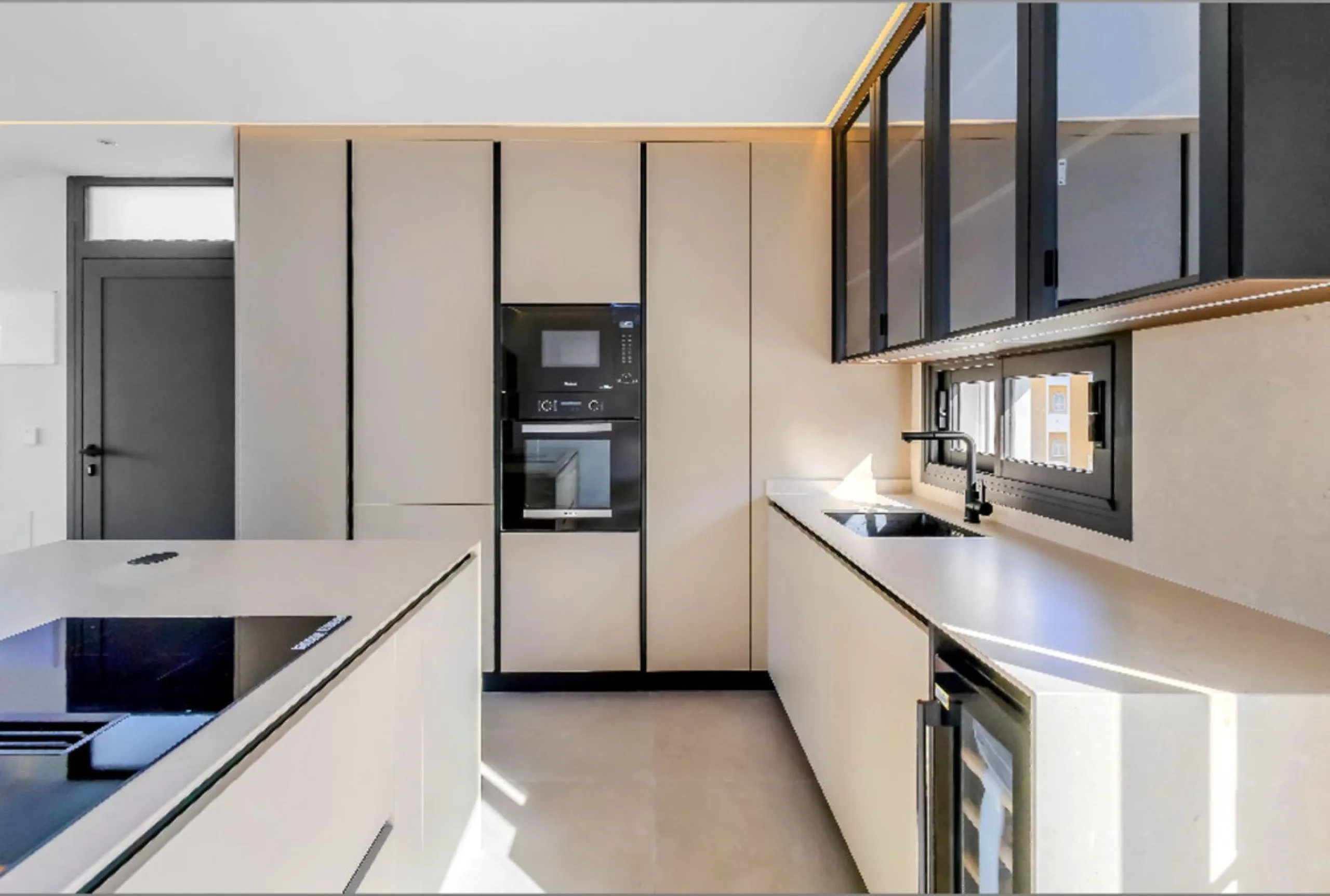Apartment - Penthouse в продаже в Marbella, Málaga. В доме 2 спален и 2 ванных комнат. Площадь дома 100 м²