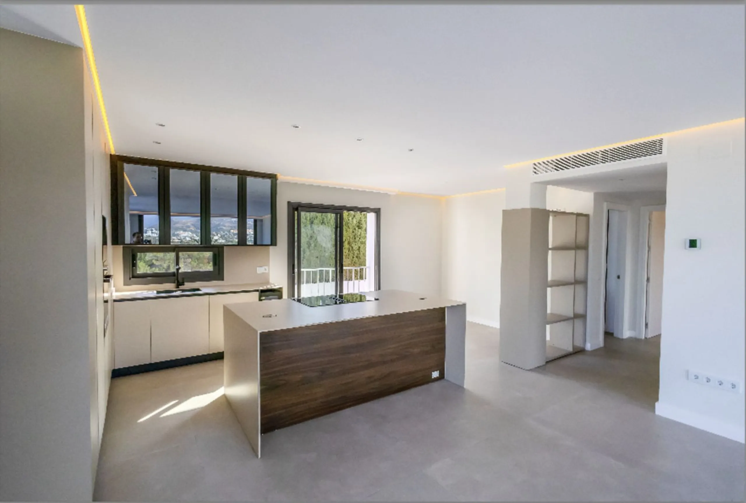 Apartment - Penthouse в продаже в Marbella, Málaga. В доме 2 спален и 2 ванных комнат. Площадь дома 100 м²