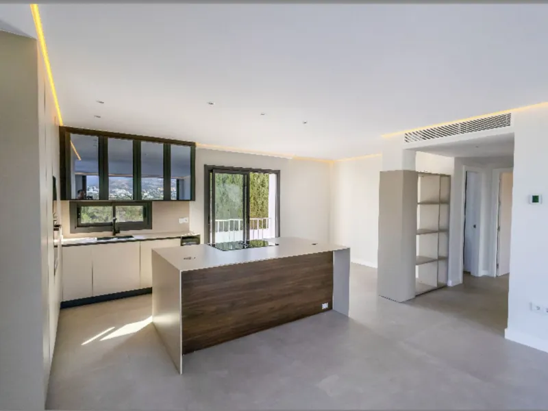 Apartment - Penthouse в продаже в Marbella, Málaga. В доме 2 спален и 2 ванных комнат. Площадь дома 100 м²