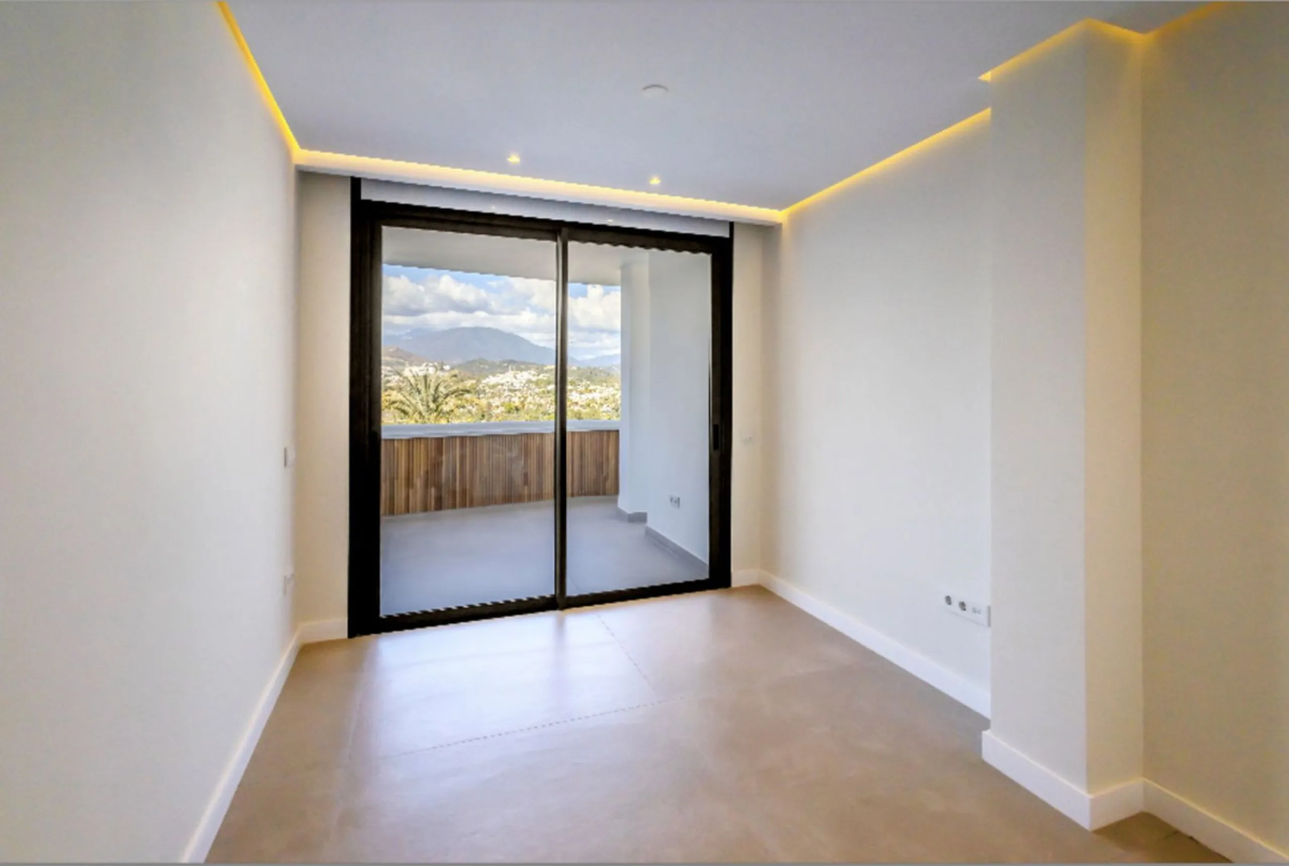 Apartment - Penthouse в продаже в Marbella, Málaga. В доме 2 спален и 2 ванных комнат. Площадь дома 100 м²