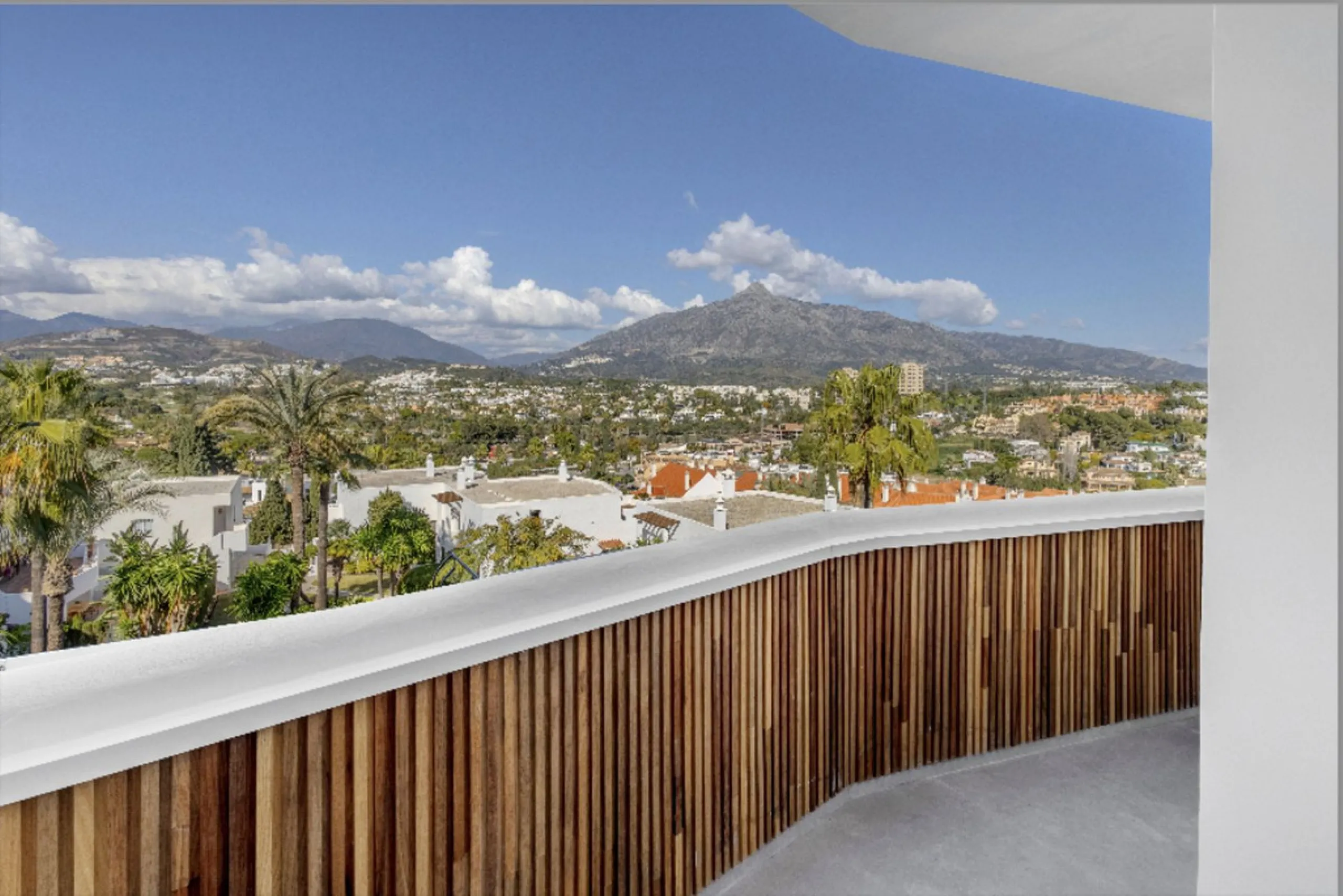 Apartment - Penthouse в продаже в Marbella, Málaga. В доме 2 спален и 2 ванных комнат. Площадь дома 100 м²