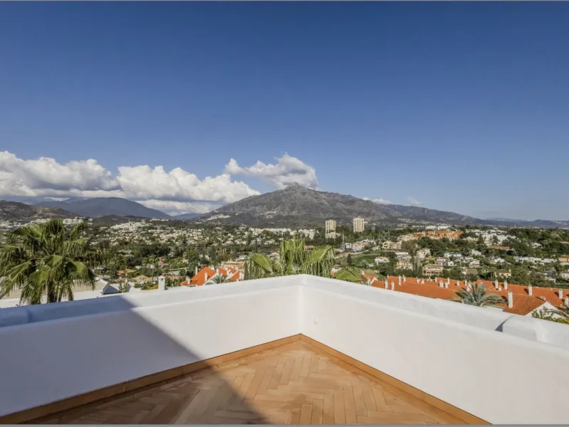 Apartment - Penthouse в продаже в Marbella, Málaga. В доме 2 спален и 2 ванных комнат. Площадь дома 100 м²