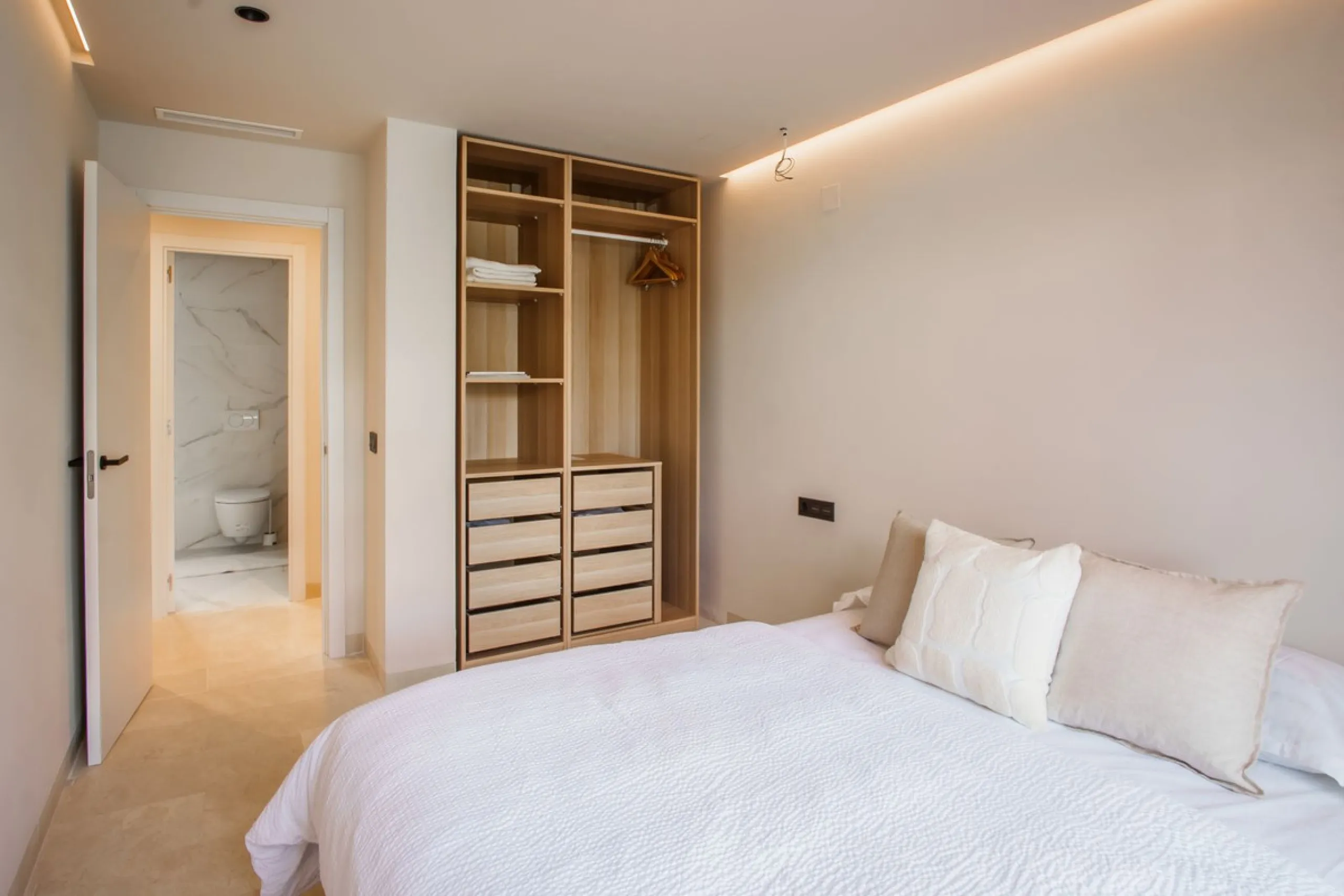 Renovated Apartment Frontline Golf in La Quinta with Stunning Sea, Lake & Golf Views